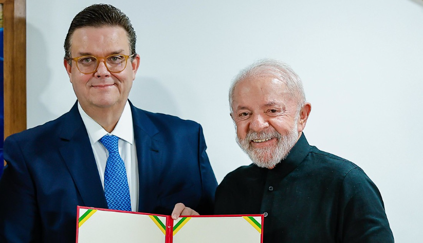Recém-empossado, ministro da Previdência é alvo da oposição; entenda