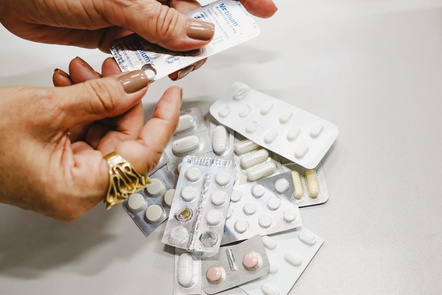 Secretaria de Estado da Saúde alerta sobre os perigos da automedicação