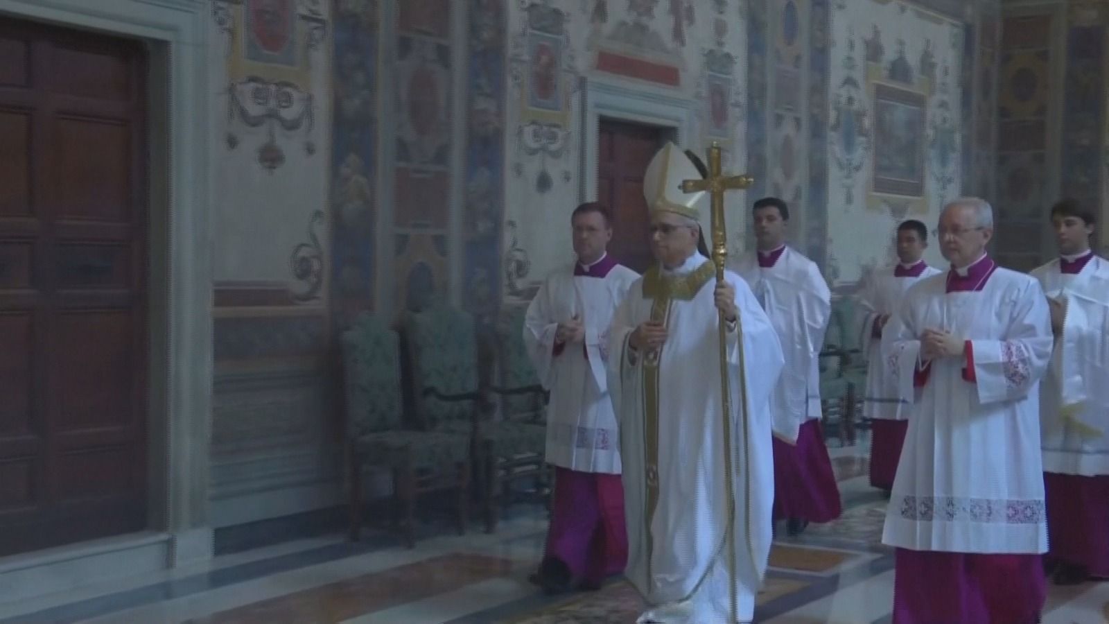 Papa Leão XIV escolhe sapatos simples para primeira missa