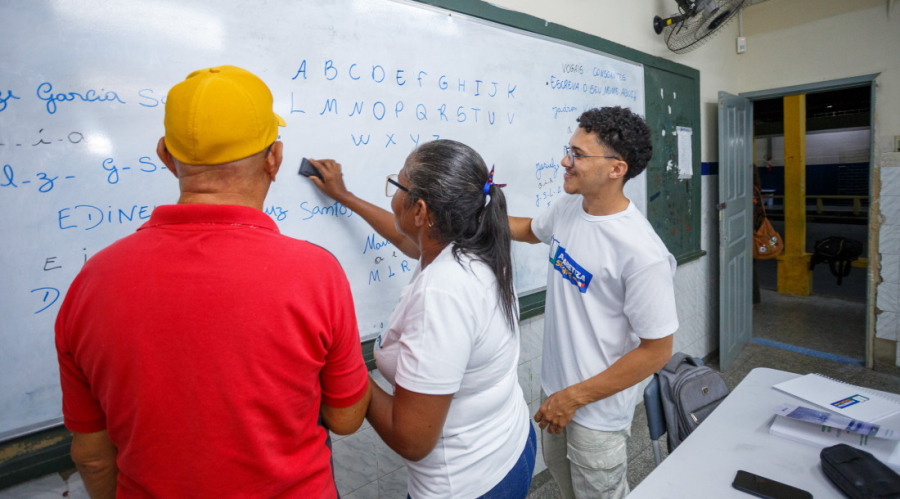 Programa Alfabetiza Sergipe devolve dignidade e independência a mais de 4 mil sergipanos