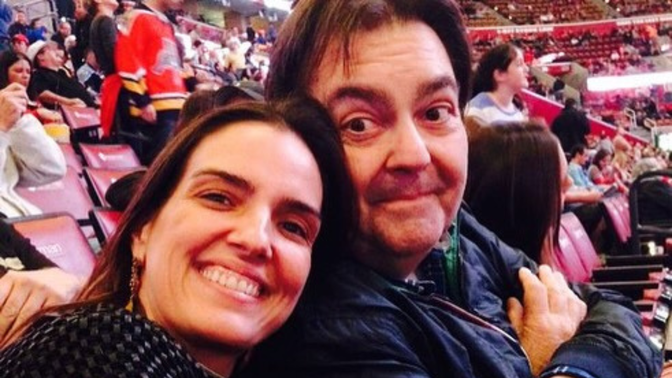 Faustão faz aparição surpresa no SBT para homenagear esposa no Dia das Mães