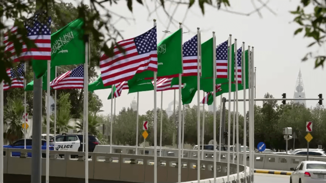 Arábia Saudita se prepara para receber Donald Trump em Riade