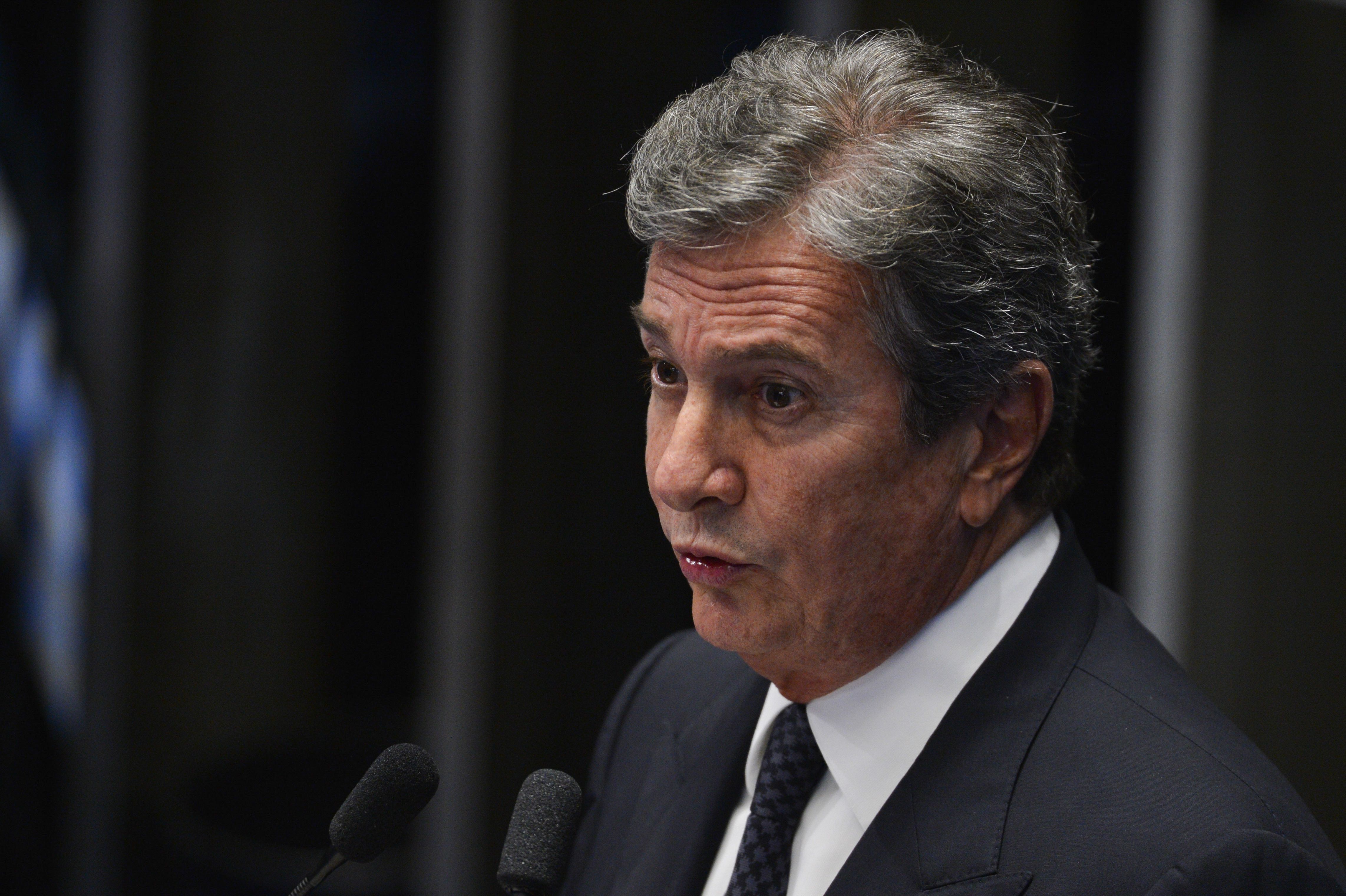 Moraes determina suspensão de passaporte diplomático de Collor