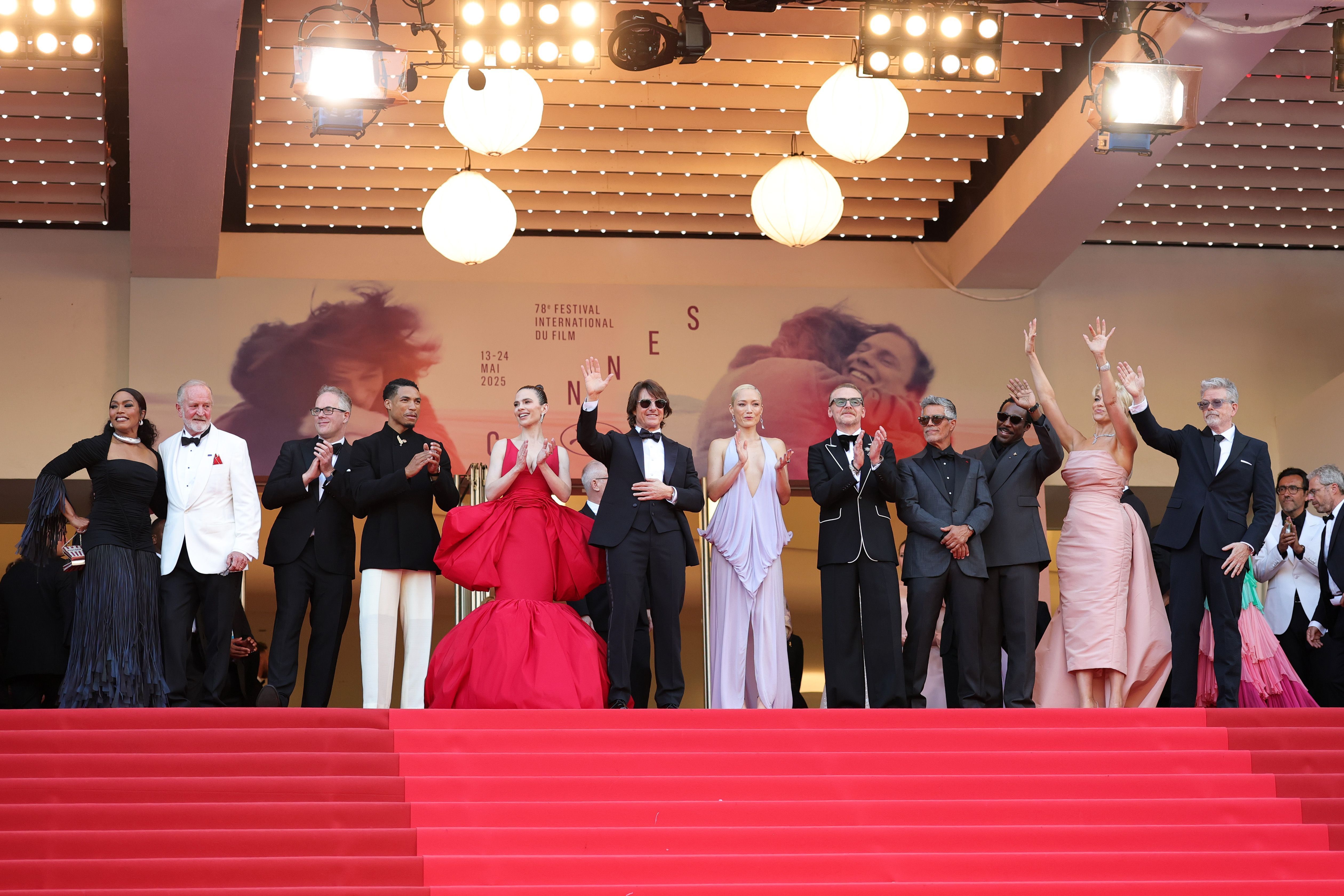 Tom Cruise e elenco de “Missão Impossível 8” se reúnem em Cannes